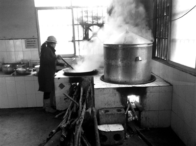 调查称农村学生3块钱营养补助吃到嘴里只有2块