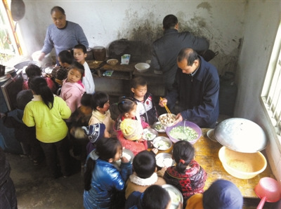 调查称农村学生3块钱营养补助吃到嘴里只有2块