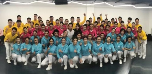 央视“春晚直通车”乌兰图雅助力广场舞开启全民健身新时代 央视“春晚直通车”乌兰图雅助力广场舞开启全民健身新时代
