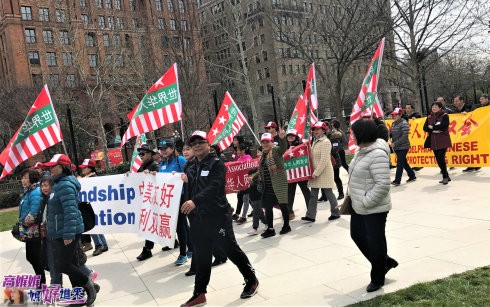 “为和平正义抱团＂的集会游行在费城独立广场举行_图1-1
