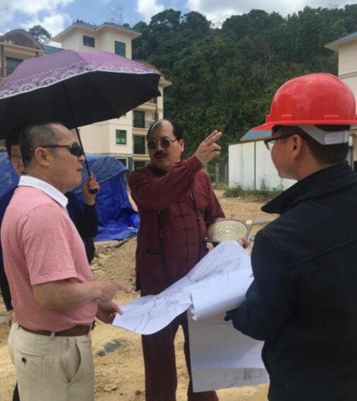 让易经走向国际:记中华奇人张云斐 让易经走向国际:记中华奇人张云斐