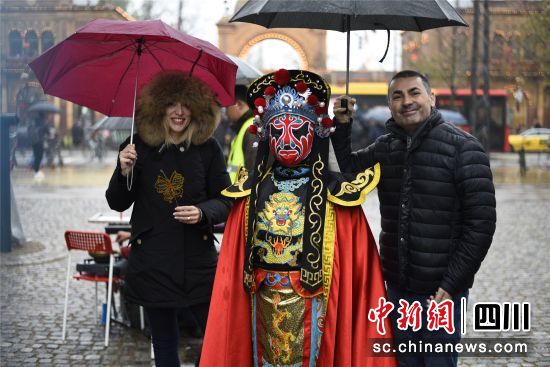 中国(四川)大熊猫文化旅游周活动在丹麦哥本哈根启幕 中国(四川)大熊猫文化旅游周活动在丹麦哥本哈根启幕