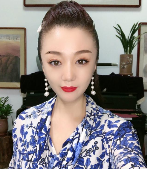 华语天地的快手才艺女主播可心儿 华语天地的快手才艺女主播可心儿