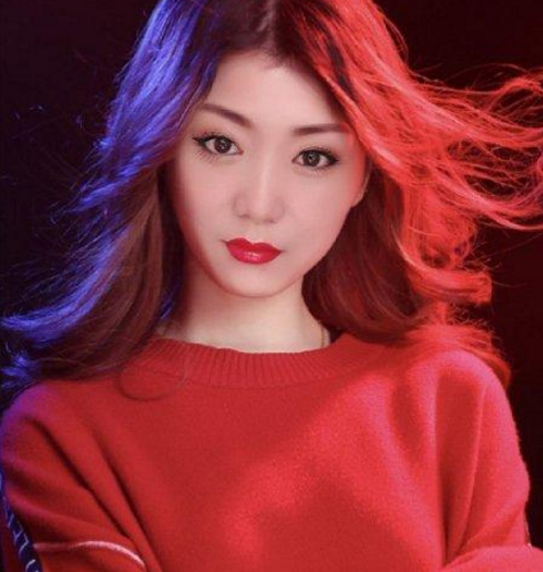 华语天地的快手才艺女主播可心儿 华语天地的快手才艺女主播可心儿