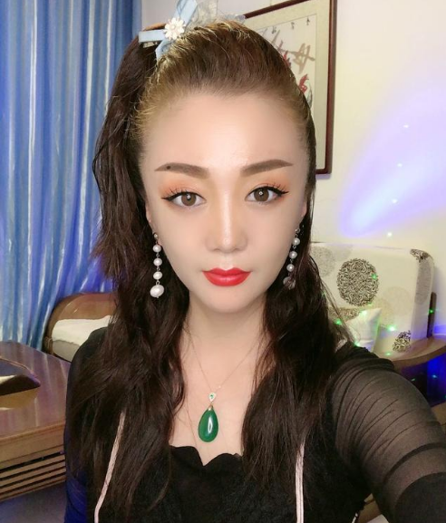 华语天地的快手才艺女主播可心儿 华语天地的快手才艺女主播可心儿