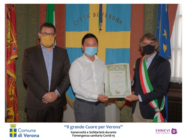 Verona市长为中国电信(意大利)抗疫援助颁发荣誉证书 Verona市长为中国电信(意大利)抗疫援助颁发荣誉证书