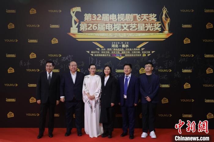 图为明星亮相。 王鹏 摄 图为明星亮相。 王鹏 摄