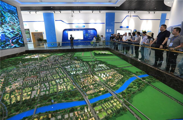 海外华文媒体四川行:在成都温江目睹“三医”蓬勃发展 海外华文媒体四川行:在成都温江目睹“三医”蓬勃发展