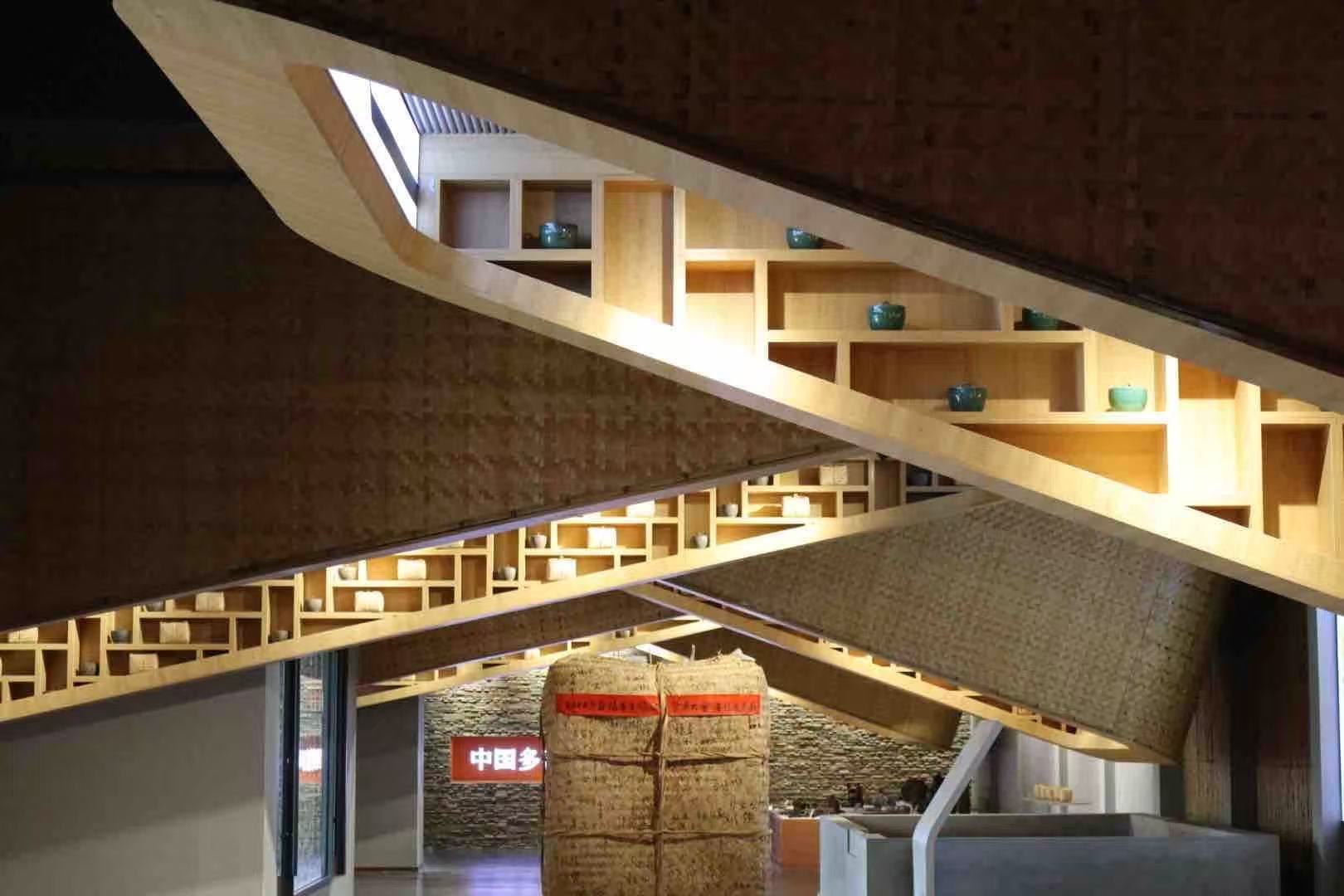 安化黑茶文化艺术馆展厅一景。谌与为摄